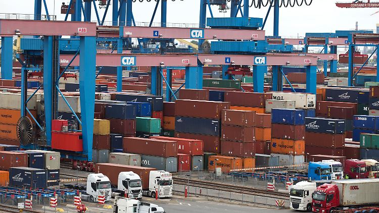 Umschlag auf dem Container Terminal Altenwerder. 