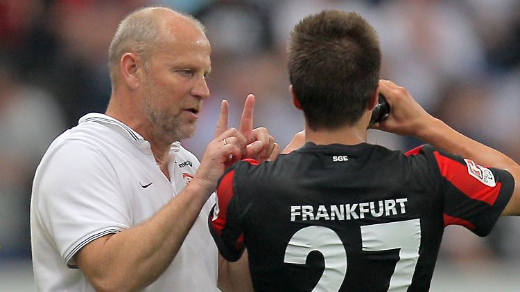"Am Ende werden die Fans die Platzierung wahrnehmen und honorieren, weniger die Spielweise": Trainer Thomas Schaaf und Alexander Ignovski.