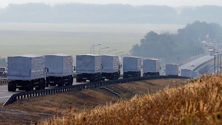 2000 Tonnen Lebensmittel sollen russische Lastwagen in die Ukraine bringen. An der Grenze ist aber vorerst Schluss.