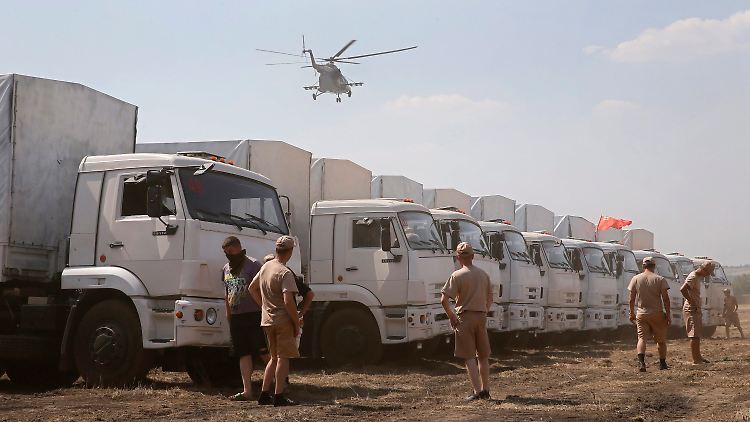 Die Fahrer der LKW wartend darauf, dass es weiter geht.