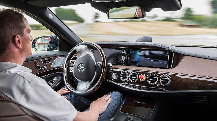 Der Mercedes S 500 ist der Ansatz von Daimler, beim Geschäft mit autonomen Autos mitzumischen.