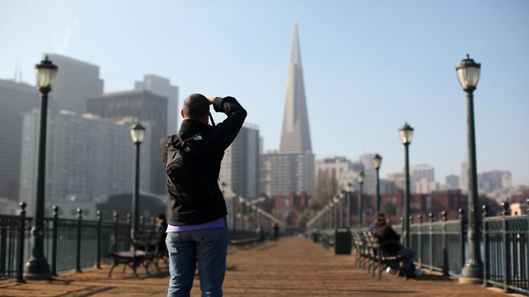 Klare Anhaltspunkte für die Jetpac-Software: Pier 7, keine Schnurrbärte, im Hintergrund das TransAmerica-Hochhaus - eindeutig San Francisco.
