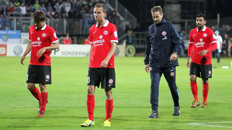Nach dem bitteren Aus in der Europa League musste Kasper Hjulmand mit Mainz auch im Pokal früh die Segel streichen. Zu früh.