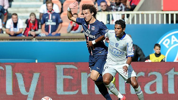 Brandao (r) - hier noch während der Partie gegen Paris St. Germain.