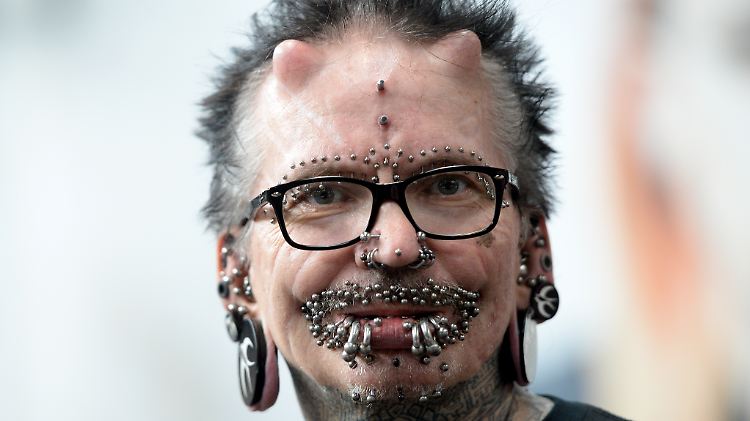Meistgepiercter Mann der Welt: Einen Guinness-Buch-Eintrag hat Rolf Buchholz bereits.