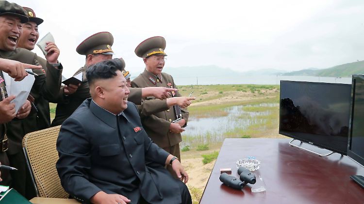 Kim Jong Un: Die Raketen fliegen, der Diktator lacht.