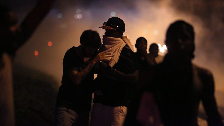 Viele Menschen ignorierten die Ausgangssperre und demonstrierten gegen Polizeigewalt und Rassismus.