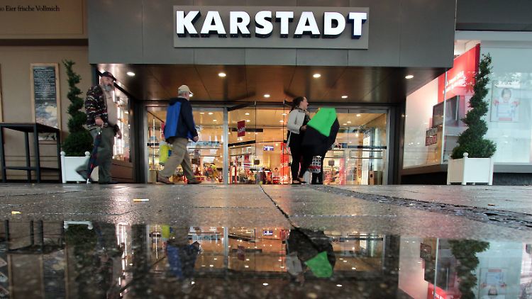 Karstadt betreibt derzeit 83 Filialen - davon sollen bis zu 20 auf der Kippe stehen. 