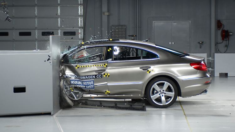 Ausgebremst? Gecrasht? Wie wirkt sich der Krieg in der Ukraine auf die deutsche Automobilindustrie aus? Die Zeit wird es zeigen.
