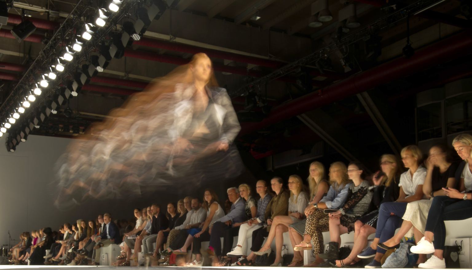 "Das Geld liegt auf der Straße", lautet ein geflügeltes Wort. Für die folgenden Damen müsste es heißen: "Das Geld liegt auf dem Laufsteg." Das Magazin "Forbes" hat ausgerechnet, welche Models im vergangenen Jahr das meiste Geld verdient haben. Und hier kommt das Ranking: