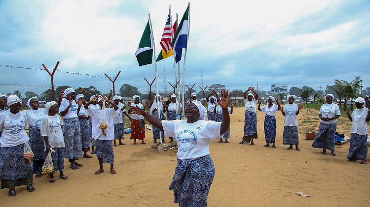 Frauen in Liberia beten für Gottes Hilfe im Kampf gegen Ebola.