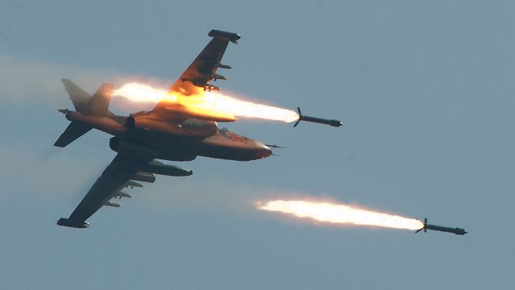 Kiew bestätige den Abschuss eines Kampfjets vom Typ Suchoi-SU 25, wie dieses Modells der weißrussischen Streitkräfte (Archivbild). 