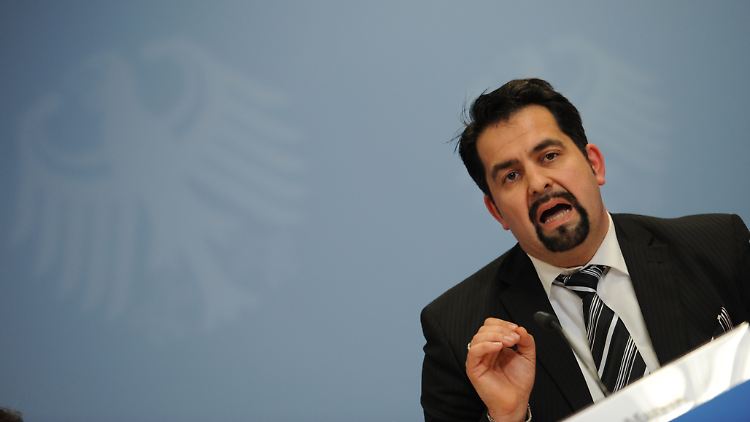 Mazyek forderte Deutschlands Muslime auf, sich klar gegen die Terrormiliz IS zu positionieren. 