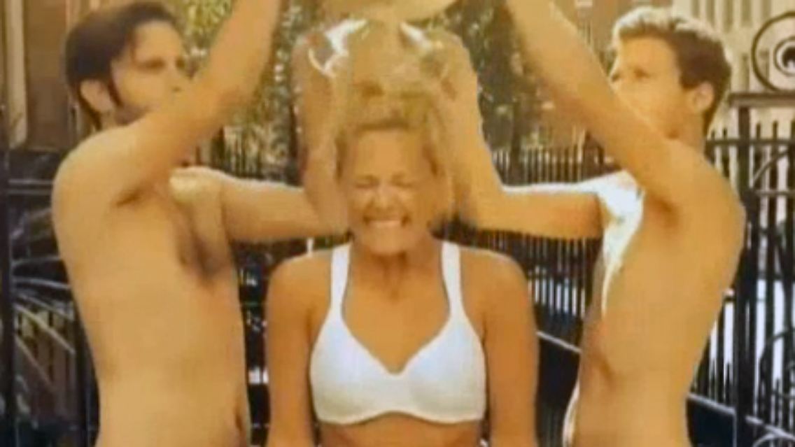 Helene-Fischer_Ice-Bucket-C.jpg