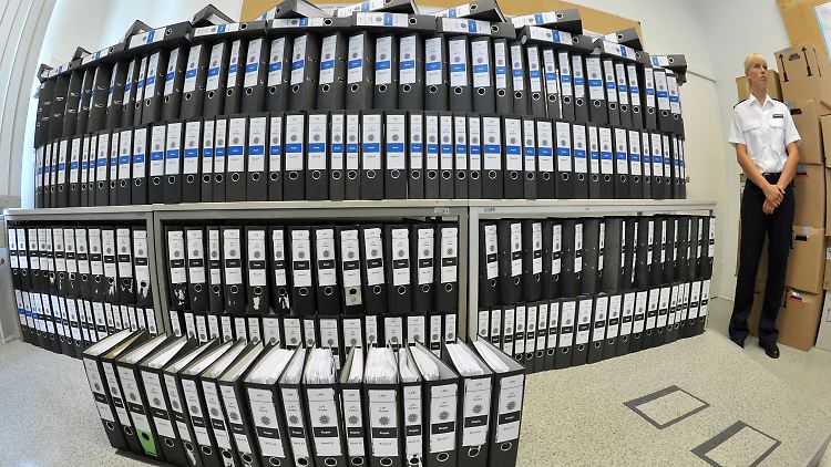 So viele Akten hatte der thüringer NSU-Untersuchungsausschuss schon nach einem halben Jahr Arbeit gesammelt.