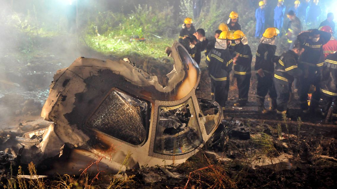 2010-08-25T054425Z_01_PEK407_RTRMDNP_3_CHINA-CRASH.JPG302758856113016091.jpg
