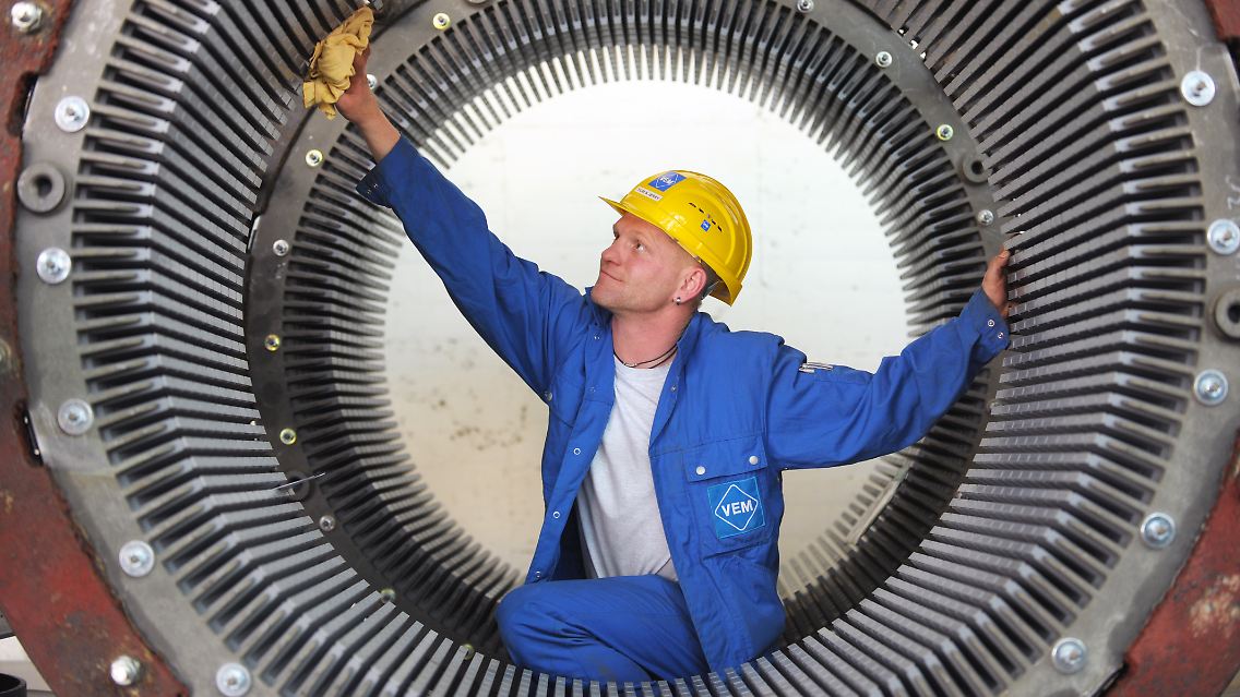 Ein Bauteil für einen Elektromotor in der Sachsenwerk Dresden GmbH.