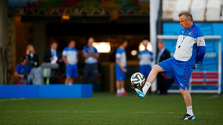 Hitzfeld hat ursprünglich Felder berechnet, statt auf ihnen zu kicken. Der gebürtige Baden-Württemberger ist eigentlich Mathelehrer.