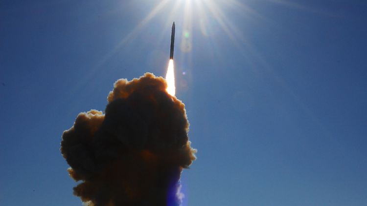 Testflug einer Abwehrrakete in den USA. Der Nato-Schutz soll sich bislang nicht gegen Russland richten.