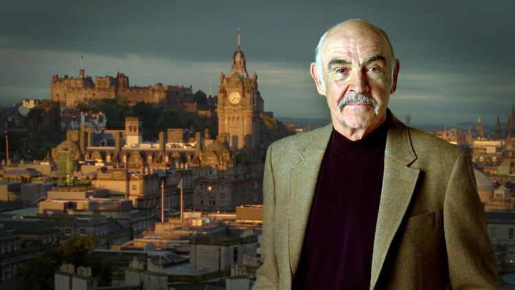 Berühmter Werbeträger für seine Heimat: Sean Connery vor einem Bild des Edinburgh Castle.