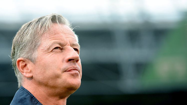 Zwei Pflichtspiele, zwei Niederlagen: Für Schalke-Coach Jens Keller hat die Saison unerfreulich begonnen.