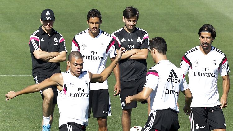Mittendrin statt nicht dabei: Sami Khedira übt mit seinen Teamkollegen von Real Madrid. Nur Angel di Maria fehlt.