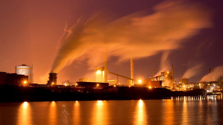 Der Konflikt mit Russland behindert die Nachfrage in wichtigen Absatzmärkten der deutschen Industrie.