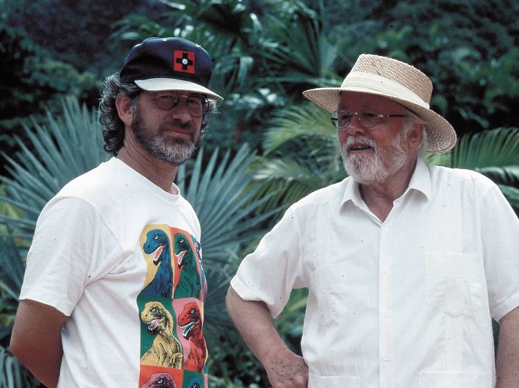 Filmlegenden unter sich: Attenborough (r.) mit Steven Spielberg bei den Dreharbeiten zu "Jurassic Park".