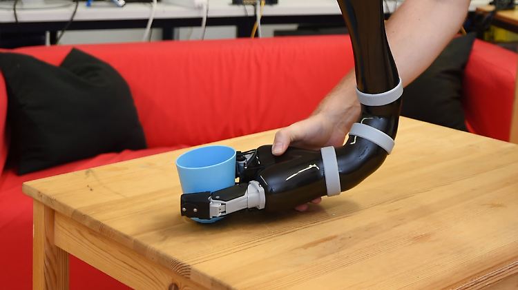 Noch sieht Marvin eher technisch aus. Pflegebedürftige werden nur schwer Vertrauen zu ihm aufbauen können.