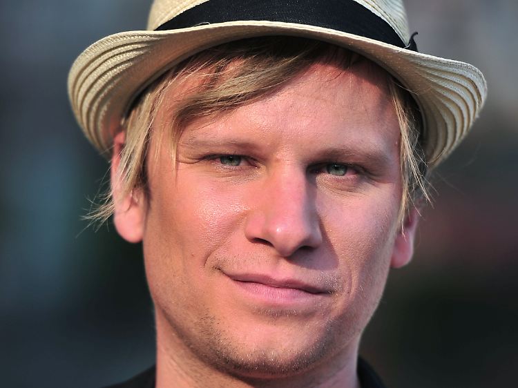 Robert Stadlober trägt die Geschichte von Don Tillman ausgesprochen gelungen vor.
