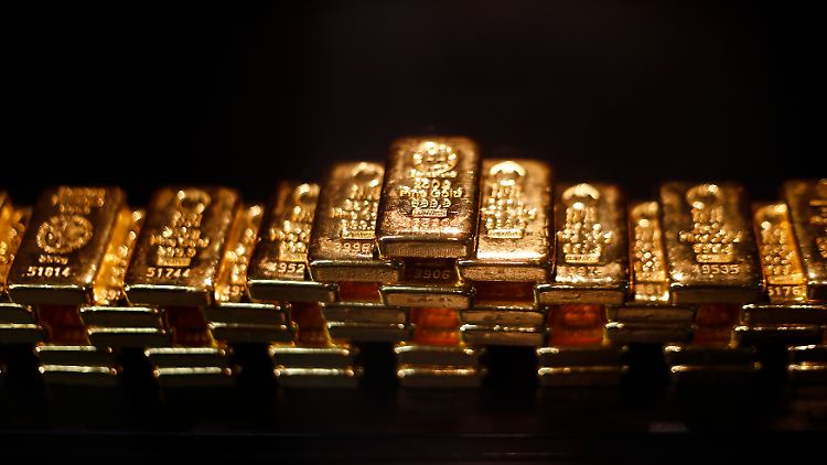 Der Goldpreis fiel am Morgen um 13 Dollar auf 1.222 Dollar je Feinunze.