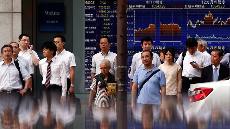 Die Börse läuft, aber die japanischen Verbraucher bezahlen die Zeche für Abe's Politik.