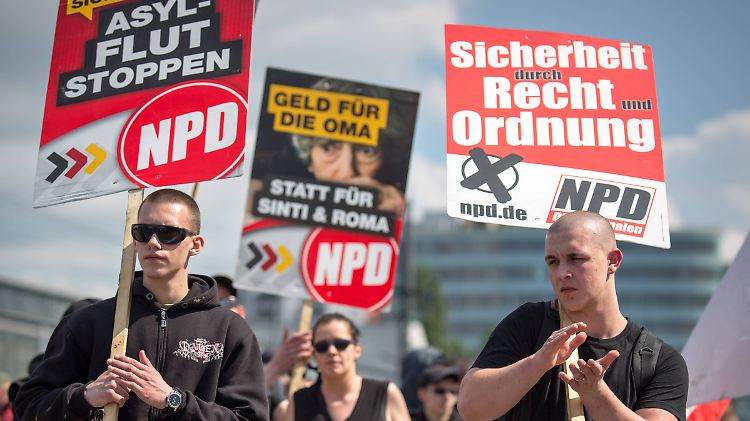 NPD-Anhänger bei einem Aufmarsch im April 2014 in Berlin.
