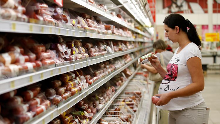 Das Angebot in den russischen Supermärkten ist auch nach dem Importstopp noch groß, viele Menschen vermissen aber die europäischen Lebensmittel.