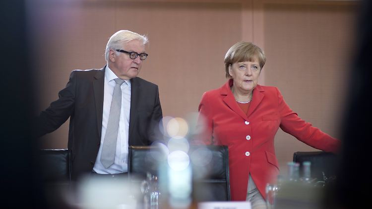 Um Waffen zu liefern, brauchen Steinmeier und Merkel keinen Parlamentsbeschluss - angesichts der Tragweite der Entscheidung wird er dennoch erwogen.