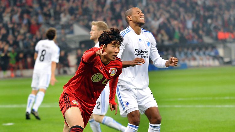 2. Minute, erster Treffer: Heung-Min Son (2.v.r.)