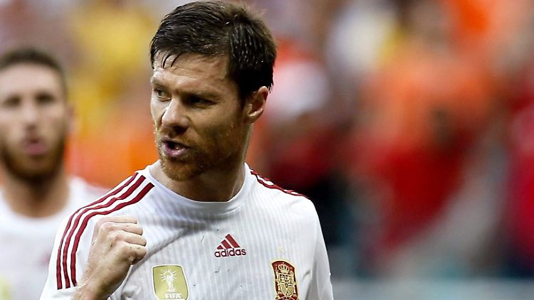 Welt- und Europameister Xabier "Xabi" Alonso Olano steht vor einem Wechsel zum FC Bayern München.