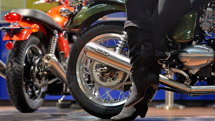 Rauf aufs Bike: Die Motorradbranche feiert hierzulande Zuwächse, muss dafür aber auch einiges tun, denn junge Käufer fehlen zumeist.