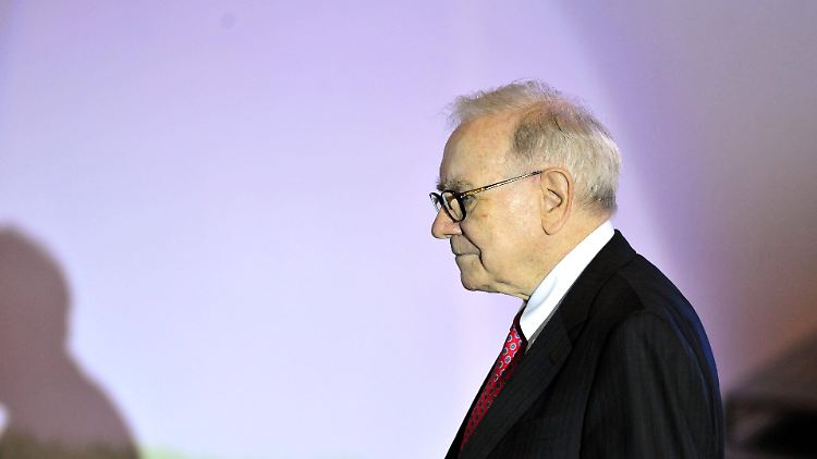 Einer der reichsten Menschen: Warren Buffett.