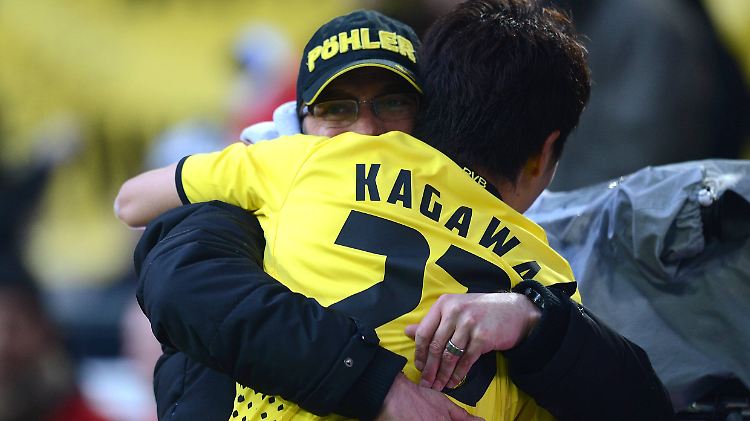 Komm in meine Arme: Kagawa und Klopp.