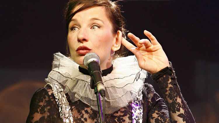Findet die Liebe trotz großer Unfallgefahr nicht unbedingt ablehnenswert: Meret Becker. 