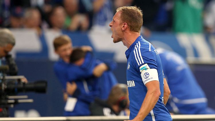 Benedikt Höwedes rettet die Schalker vor einem Fehlstart.