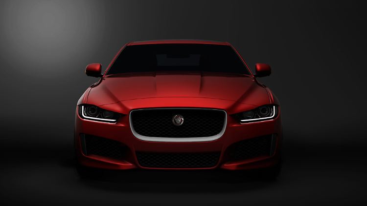 Bis zur Weltpremiere am 8. September will Jaguar die Spannung um den XE noch hoch halten.