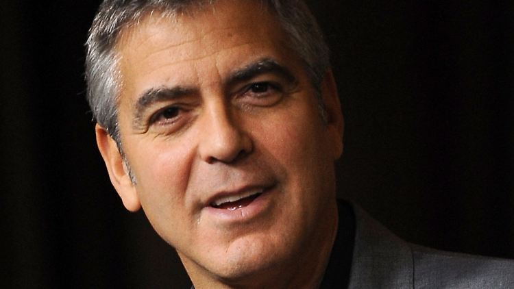 George Clooney hat schon seit Jahren Rückenprobleme.