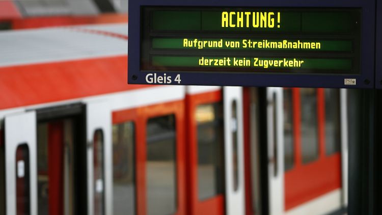Auch die Hamburger S-Bahn wird, wie hier im Jahr 2012, von dem Warnstreik betroffen sein.