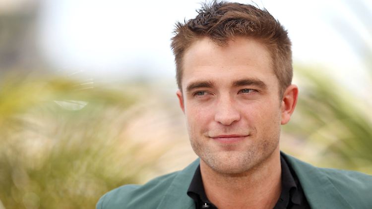 Nach dem Liebes-Drama mit Kristen Stewart soll Robert Pattinson mit Sängerin FKA Twigs neues Glück gefunden haben.