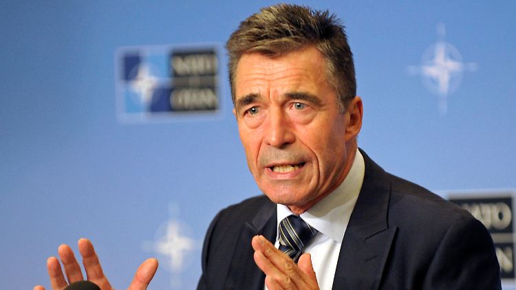 Nato-Generalsekretär Rasmussen erklärt die neue Militärsstrategie. 