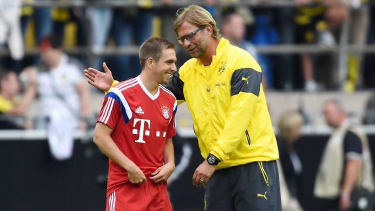 "Ehrlich gesagt fehlen mir jetzt die Worte": Münchens Kapitän Philipp Lahm und Dortmunds Trainer Jürgen Klopp bei einer Veranstaltung namens Supercup.