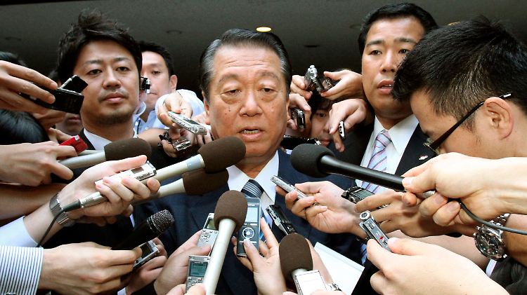 Ozawa fordert Premier Kan heraus.