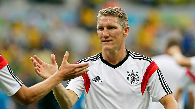 Bastian Schweinsteiger geht als 119. Nationalmannschafts-Kapitän in die DFB-Annalen ein.